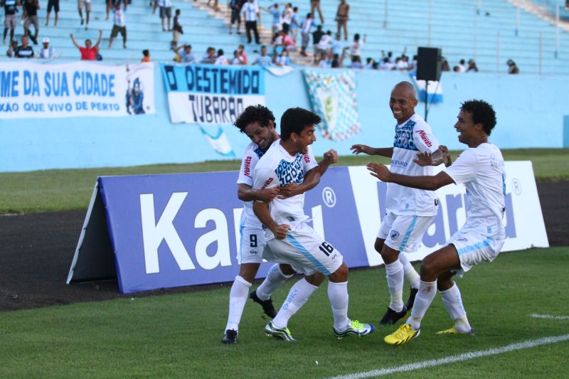 Londrina conseguiu manter a pressão com o jogo empatado e cravou a vitória aos 34 do segundo tempo | Gilberto Abelha/Agência de Notícias Gazeta do Povo
