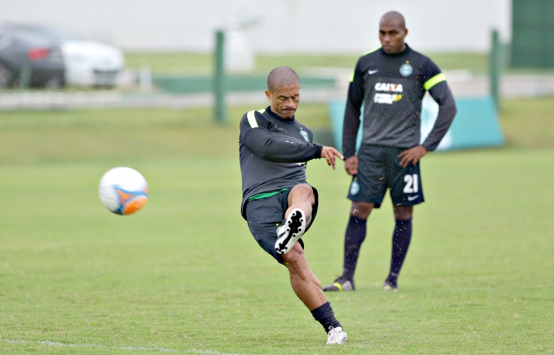 Alex durante treino no CT da Graciosa: o meia alcança marca histórica após voltar para casa | Daniel Isolani/Gazeta do Povo