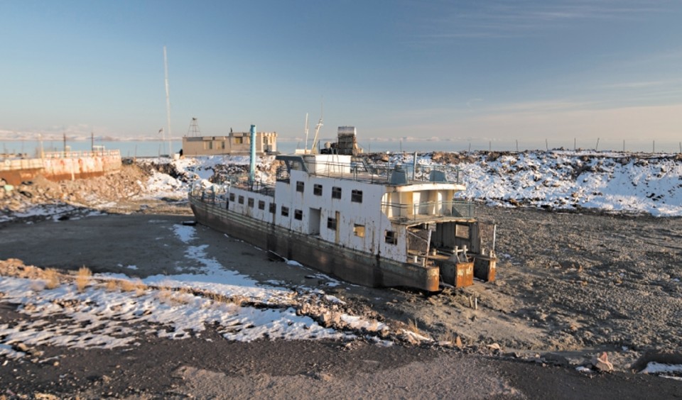 Mudanças climáticas, desperdício e série de barragens acabaram por secar o lago Urmia, no Irã, que já foi um dos maiores lagos salgados do mundo | morteza nikoubazi para The New York Times