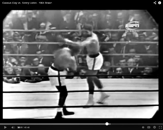 6º Round - Com a visão restabelecida, Clay abandonou a movimentação coreografada dos assaltos anteriores, que tanto cansara Liston, e dedicou todo o 6.º round a apenas golpear. Pouco antes do fim do assalto, Clay acertou dois ganchos tão poderosos que ficou espantado por Liston não ter ido ao chão |