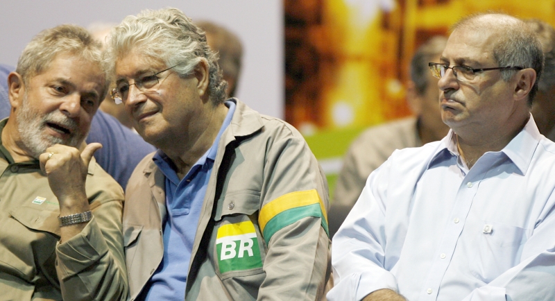 Requião (ao centro) acusou Paulo Bernardo (à direita) na Escola de Governo e no Twitter | Jonathan Campos/ Gazeta do Povo