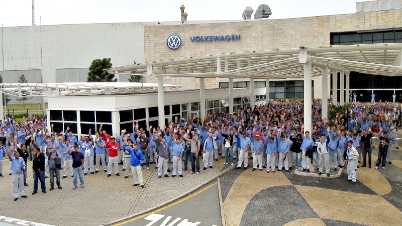 Assembleia na porta da fábrica: acordo visa a preservar empregos, segundo o sindicato | Divulgação /Sindicato dos Metalúrgicos