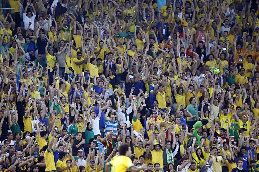 Maracanã lotado na final da Copa das Confederações. Brasileiros, porém, são críticos com a Copa