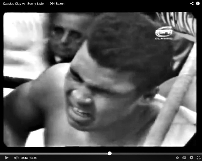 4º Round - No primeiro golpe que recebeu, Clay percebeu uma ardência no olho. Ao ir para o corner, o técnico Angelo Dundee pôs a mão na pálpebra do lutador, que queimava. O estafe de Liston encharcara a luva dele com algum componente químico para atrapalhar a visão de Ali.