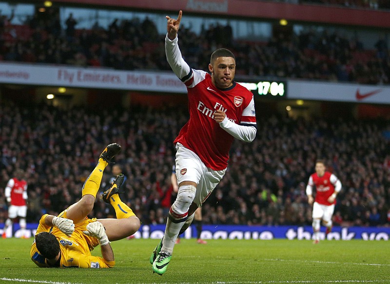 Oxlade-Chamberlain conduziu o Arsenal à vitória com dois gols | Eddie Keogh / Reuters