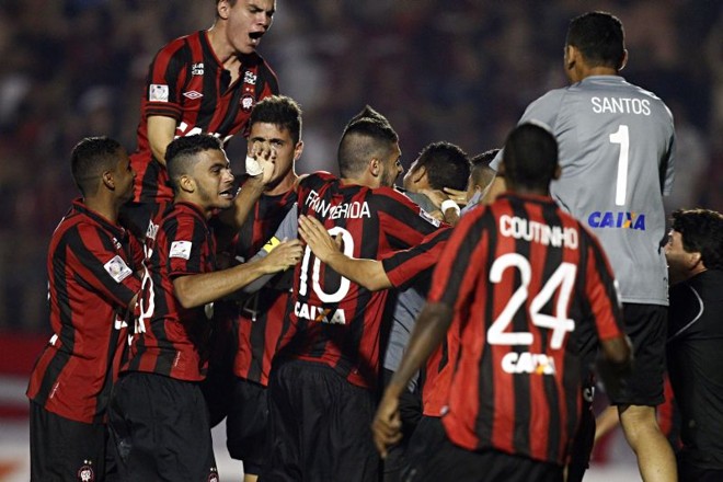 Festa atleticana na Vila Capanema |