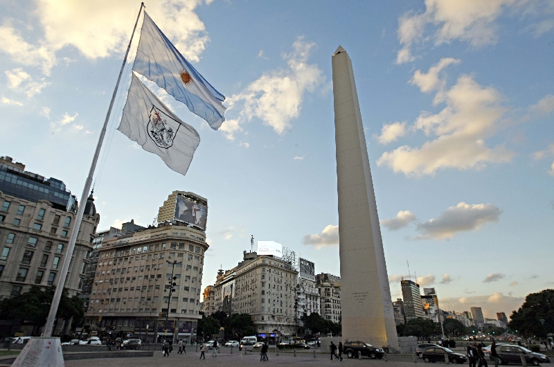 Obelisco em Buenos Aires: argentinos tentam segurar preços | Christian Rizzi / Gazeta do Povo