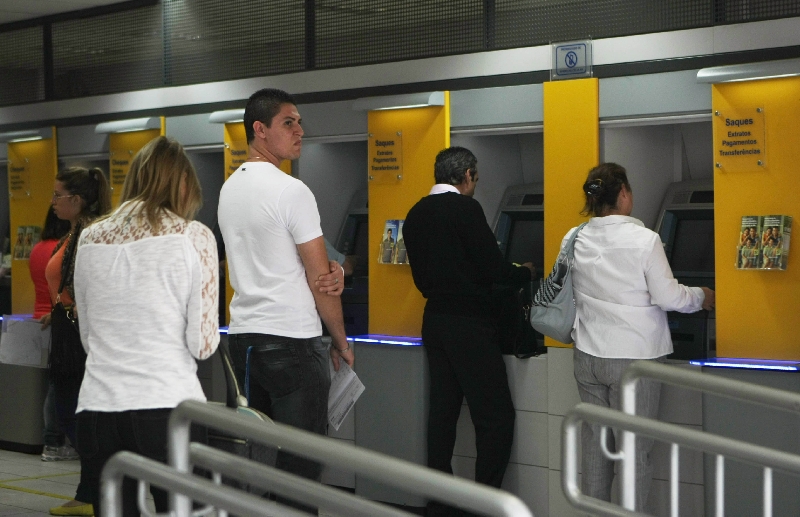 Bancos afirmam que não cobrarão nada pela comodidade do caixa compartilhado | Ivonaldo Alexandre/ Gazeta do Povo