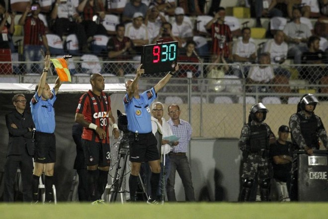 Adriano entrou em campo aos 40 minutos do segundo tempo |