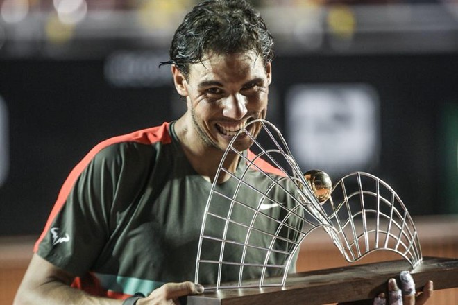 O espanhol Rafael Nadal comemora sua vitória no Rio Open |