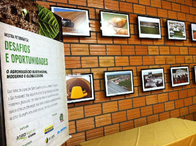 Exposição fotográfica é uma das ações do AgroGP na feira | Giovani Ferreira/ Gazeta Do Povo