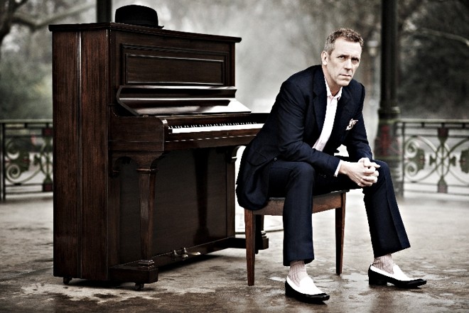 Hugh Laurie e a Copper Bottom Band: O músico e ator britânico  conhecido pelo seriado House , vem pela primeira vez no Brasil, apresentando o repertório de blues de seus dois álbuns. Teatro Positivo  Grande Auditório: R. Prof. Pedro Viriato Parigot de Souza, 5.300 Quando: 25 de março, terça-feira, às 21 horas. Ingressos: de R$ 181 (meia-entrada) a R$ 476. Informações: (41) 3317-3107 e (41) 3315-0808 (Disk Ingressos). Classificação indicativa: livre (menores de 14 anos somente acompanhados dos pais ou responsáveis) | 