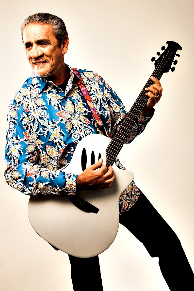 Zé Ramalho: O trovador volta à capital paranaense para mais um show com os seus clássicos. Guairão: R. Conselheiro Laurindo, s/nº, Centro. Quando: 22 de março, sábado, às 21 horas. Ingressos: de R$ 96 (meia-entrada) a R$ 286. Assinantes da Gazeta do Povo têm 50% de desconto na compra de dois bilhetes por titular. Informações: (41) 3304-7900. Classificação indicativa: livre | 