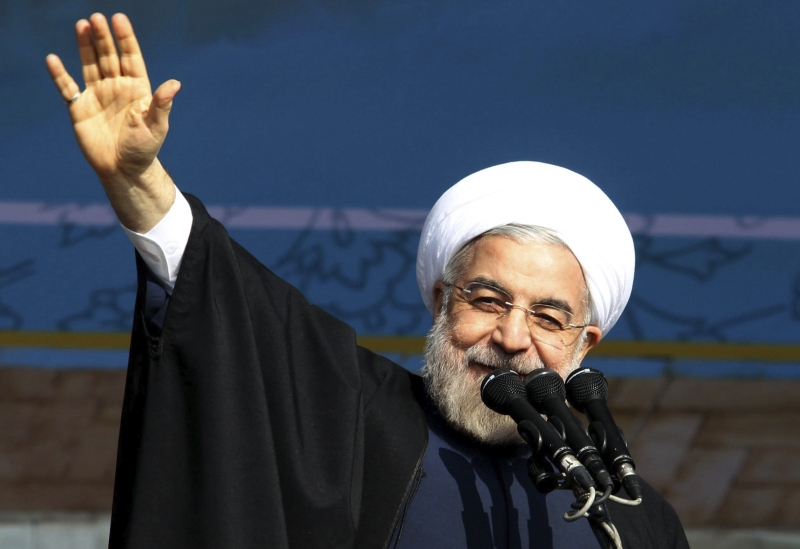 Presidente Hassan Rouhani, na Praça da Liberdade, em Teerã: Se alguns têm a ilusão de que há uma ameaça contra o Irã sobre a mesa, nós dizemos que eles estão precisando de novos óculos | Abedin Taherkenareh/Efe