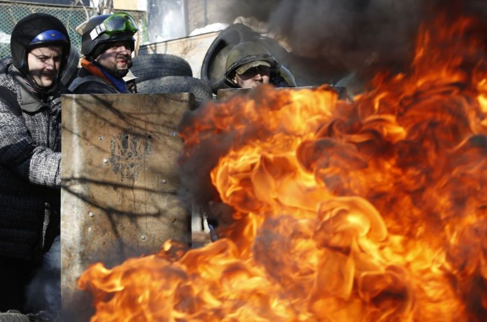 Protesto contra o governo, em Kiev, nesta sexta-feira | REUTERS/Yannis Behrakis