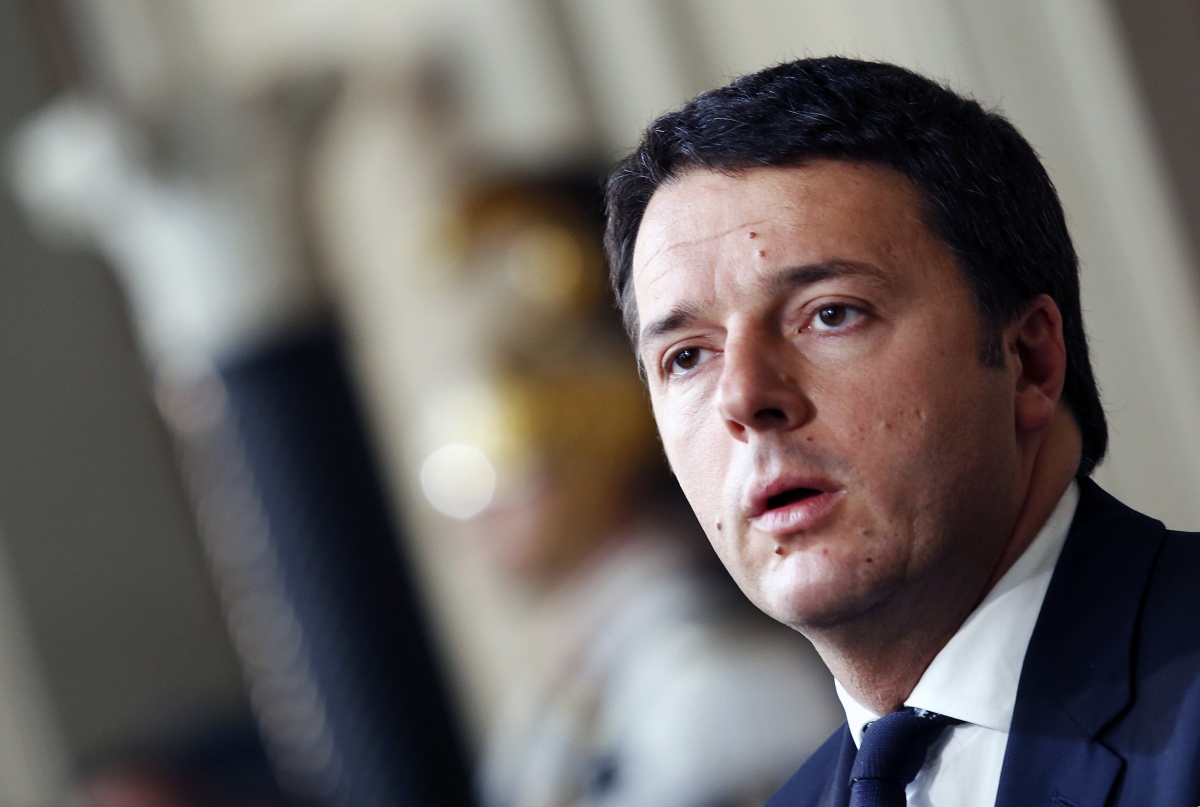 Matteo Renzi conversa com repórteres em Roma após se reunir com o presidente Giorgio Napolitano | Reuters/Remo Casilli