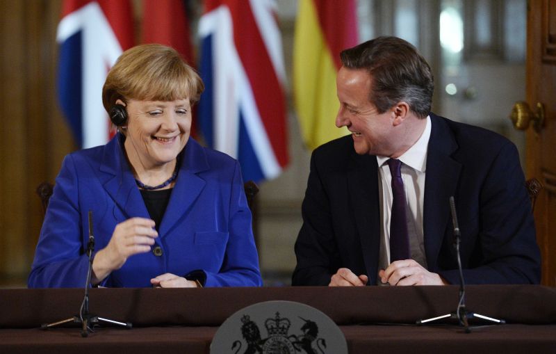 Angela Merkel com David Cameron durante vista a Londres | REUTERS/Facundo Arrizabalaga/pool
