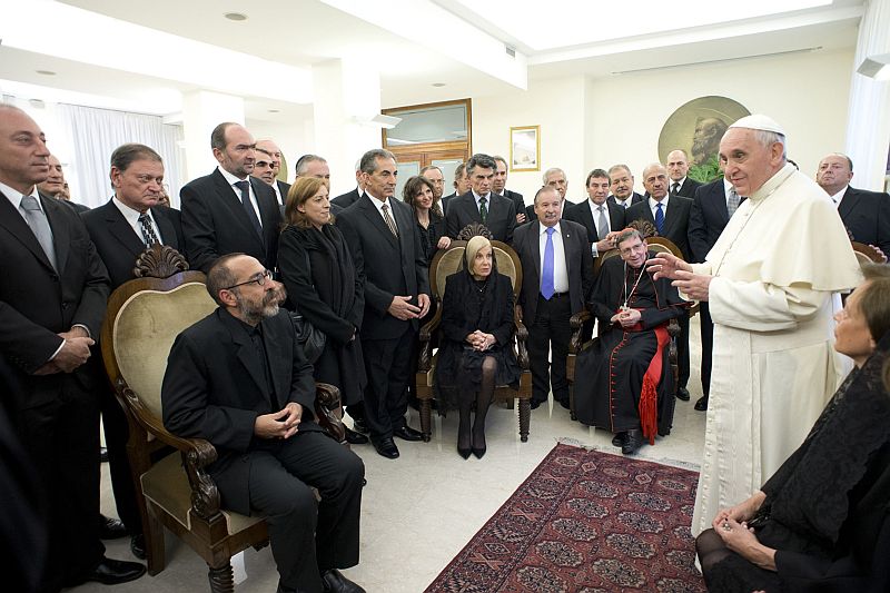 Papa Francisco em audiência com um grupo argentino no Vaticano | REUTERS / Osservatore Romano