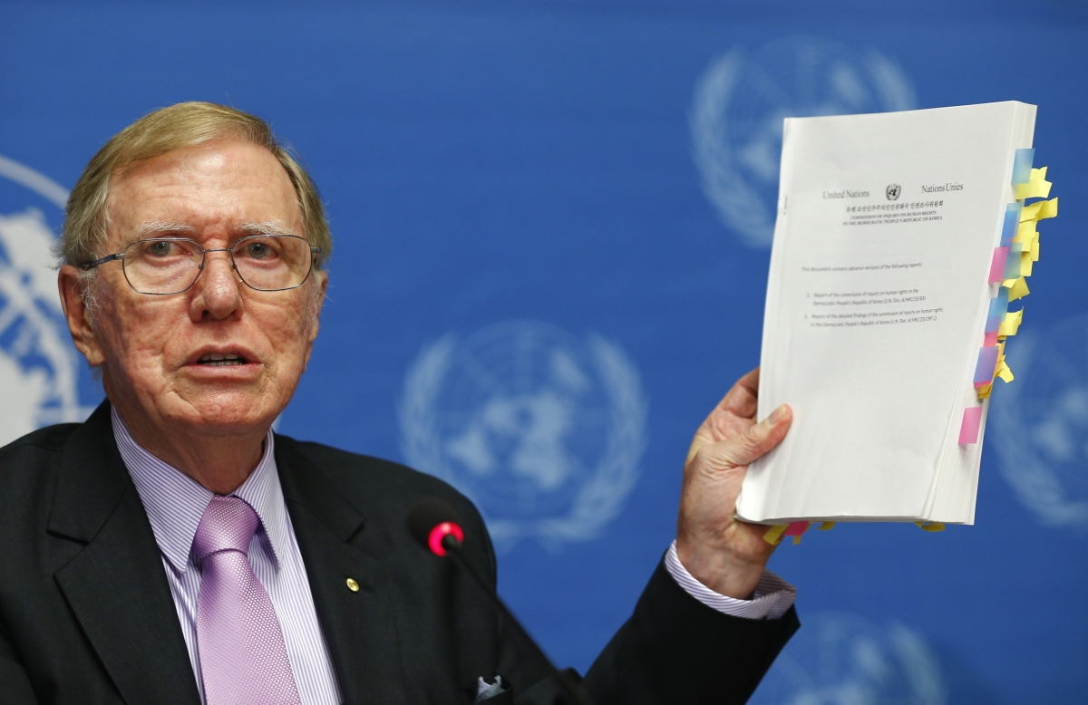 Michael Kirby, presidente do comitê da ONU, apresenta o relatório sobre a Coreia do Norte | Reuters/Denis Balibouse