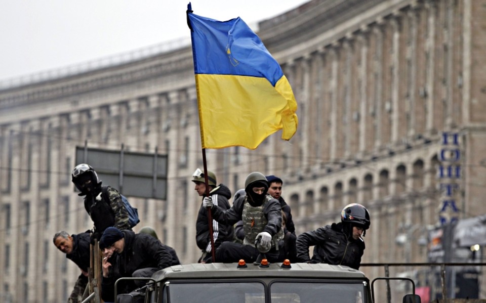 Manifestantes contrários ao governo tomaram ruas de Kiev enquanto o presidente Viktor Yanukovich deixava a capital | Vasily Fedosenko/Reuters