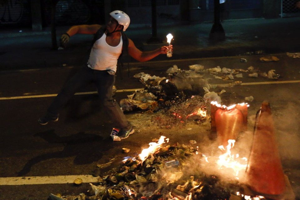 As manifestações desta quarta-feira (12) foram ignoradas pela imprensa estatal | REUTERS/Carlos Garcia Rawlins