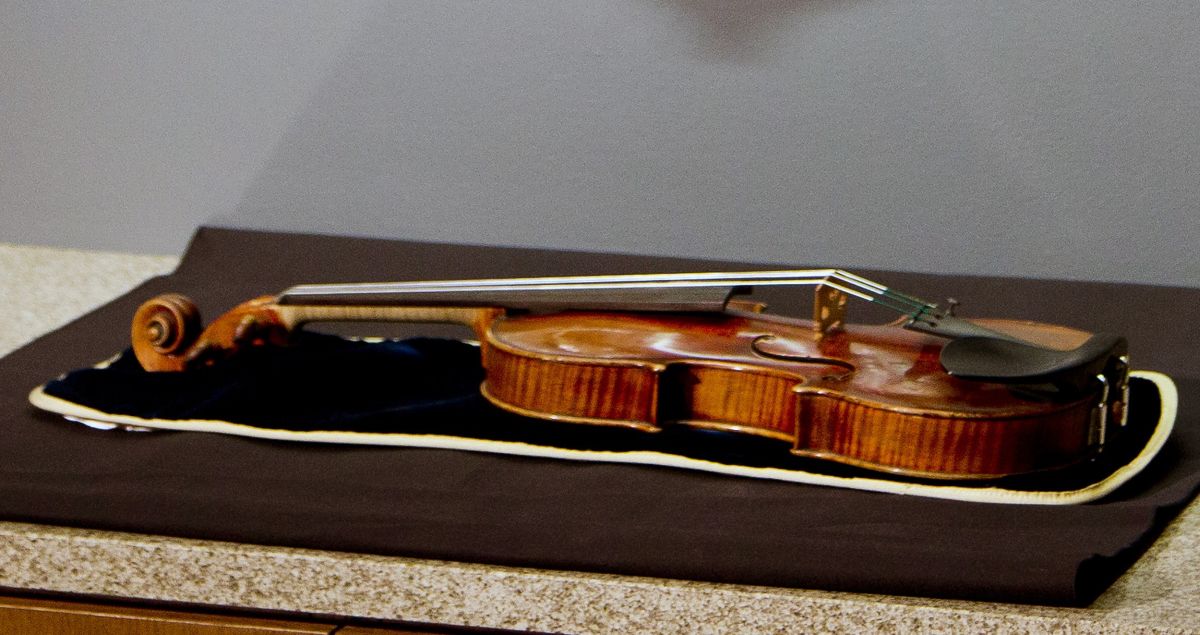 Para roubar o instrumento, os criminosos usaram uma arma de descargas elétricas | REUTERS / Darren Hauck