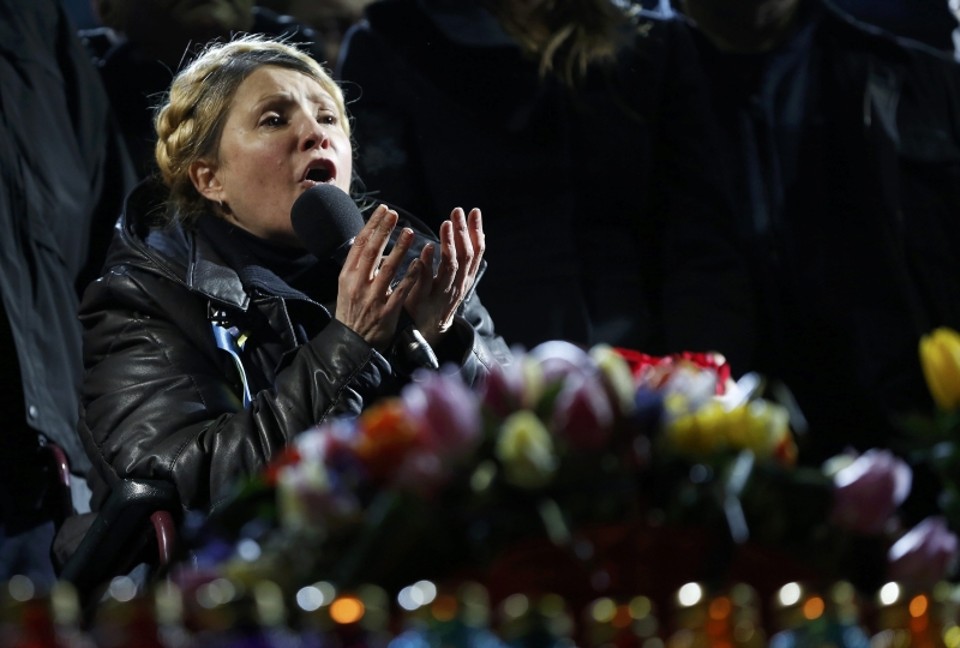De uma cadeira de rodas, a ex-primeira ministra discursou em Kiev, capital da Ucrânia | REUTERS/Yannis Behrakis