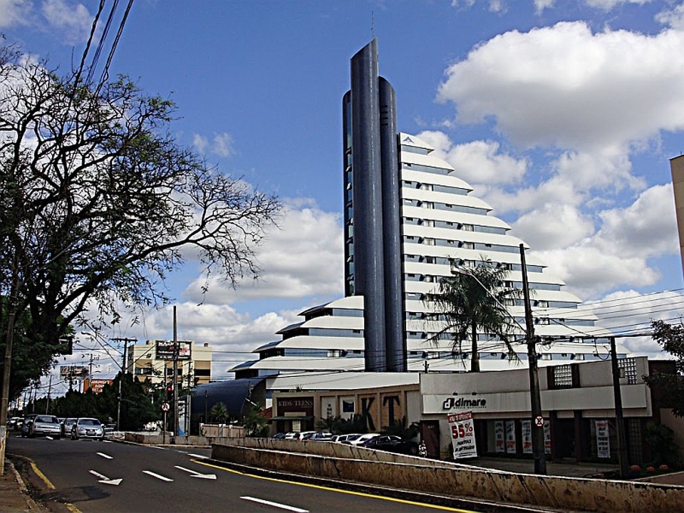 Doleiro de Londrina é preso e tem hotel sequestrado pela Justiça PF sequestrou imóvel de luxo em Londrina, que seria do líder de uma das facções que lavava dinheiro | Polícia Federal / Divulgação