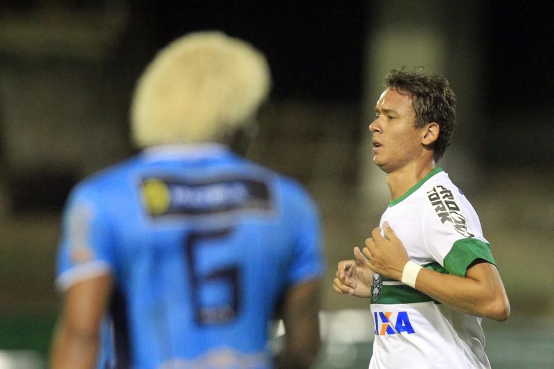 Keirrison comemora o gol de empate do Coritiba contra o Prudentópolis | Albari Rosa / Gazeta do Povo