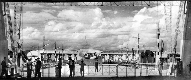 No Centenário do Paraná foi montada uma exposição gigantesca no bairro do Tarumã. Vista da entrada em dezembro de 1953 | 