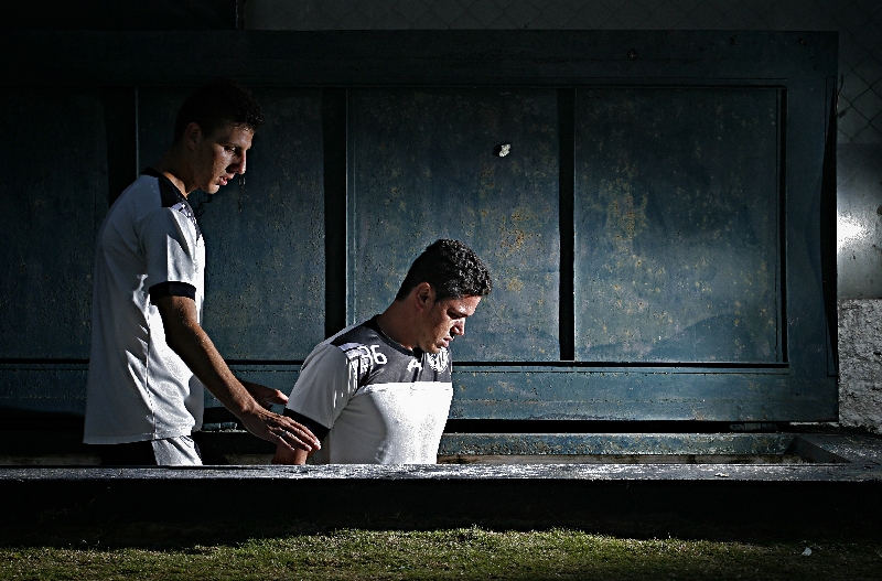 Jogadores do Operário deixam treino no Germano Krüger, em Ponta Grossa: tradição em risco | Josue Teixeira/ Gazeta do Povo