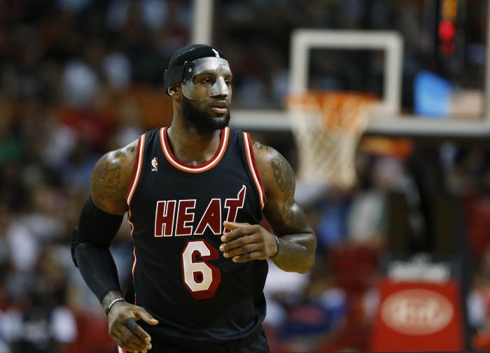 LeBron James usa máscara protetora transparente na rodada de sábado da liga norte-americana de basquete. | Robert Mayer-USA TODAY Sports
