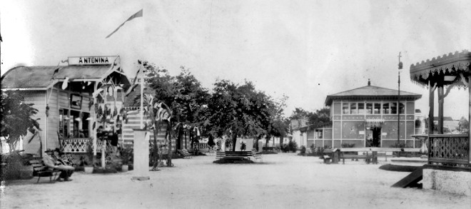 Exposição do Cinquentenário do Paraná em dezembro de 1903, montada no descampado onde hoje é a Praça Eufrásio Correia | 