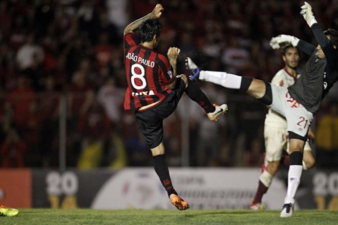 João Paulo perdeu a última grande chance atleticana na partida |