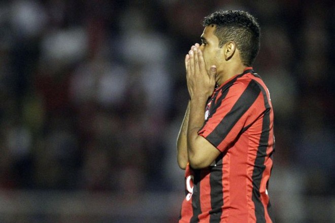 Éderson lamenta oportunidade perdida do Atlético diante do Vélez |