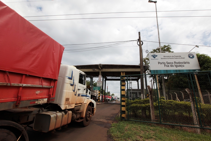 Em janeiro deste ano, os embarques brasileiros para o país vizinho caíram 14% em relação a janeiro de 2013 | Kiko Sierich / Gazeta do Povo