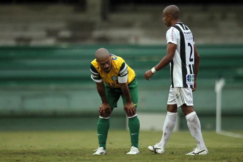 Alex lamenta a desclassificação do Coritiba diante do Maringá | Albari Rosa / Gazeta do Povo