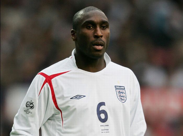 Campbell afirma que se não fosse negro teria sido capitão da Inglaterra por mais tempo | Reuters