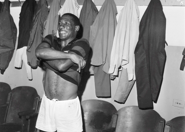 Djalma Santos no vestiário da Vila Capanema na última partida pelo Atlético e de sua carreira, em 1971 | Arquivo Gazeta do Povo e Museu CAP