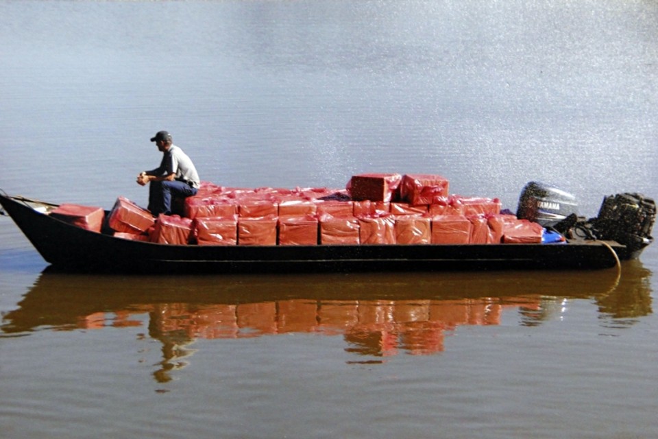 As rotas da pirataria Transporte pelo Rio Paraná é uma das rotas mais usadas | Albari Rosa/ Gazeta do Povo