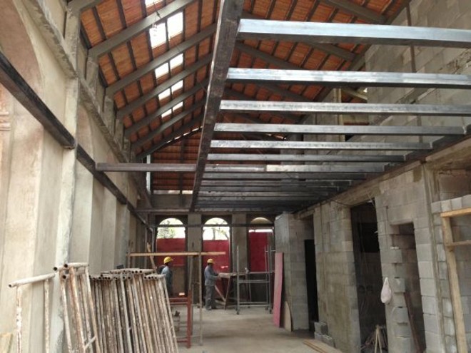 Antes:Após décadas com diferentes usos, e obras incorporadas ao longo do tempo em diferentes estilos, casarão estava praticamente destruído por dentro |