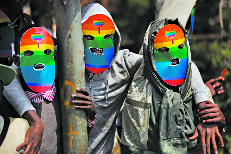 Manifestantes em Uganda; a represália internacional ainda é limitada quando um país criminaliza a homossexualidade | Ben Curtis/Associated Press