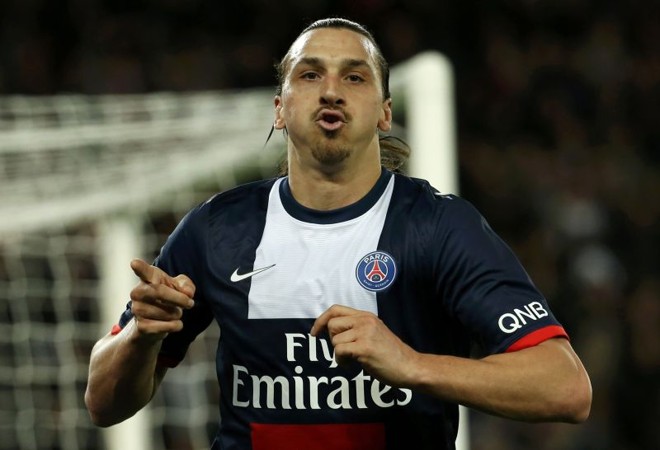 Zlatan Ibrahimovic comemora seu segundo gol na vitória do PSG sobre o Saint-Etienne, em Paris. | Benoit Tessier / Reuters