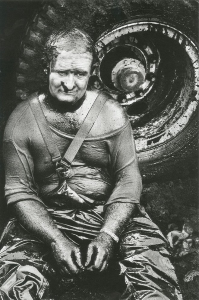 Exilado na Ditadura Militar, Salgado começou a carreira na França |