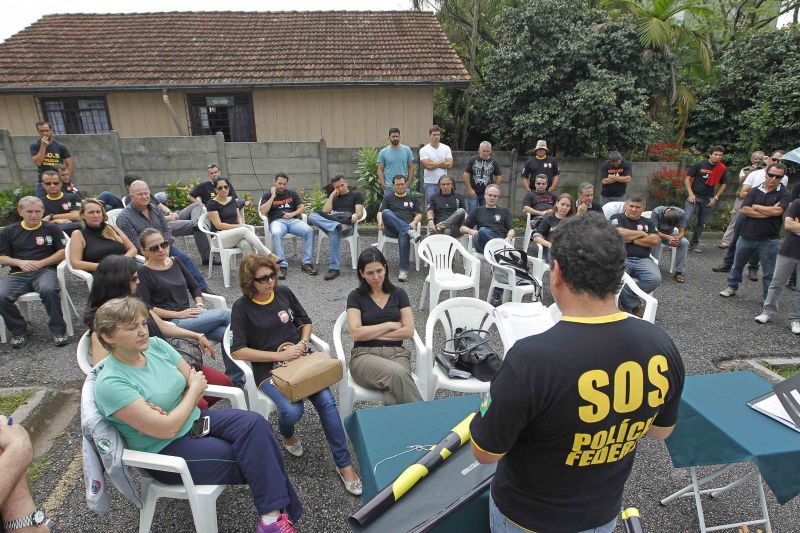 Policiais federais do Paraná fizeram ontem o primeiro de três dias de paralisação | Antônio More/ Gazeta do Povo
