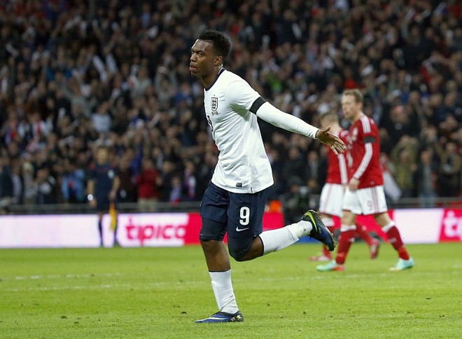 Sturridge comemora o único gol da Inglaterra sobre a Dinamarca | 