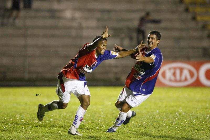 Márcio Diogo marcou duas vezes na maior goleada do Paraná na Copa do Brasil: 6 a 1 contra o Cerâmica em 2010 | Pedro Serápio / Arquivo Gazeta do Povo