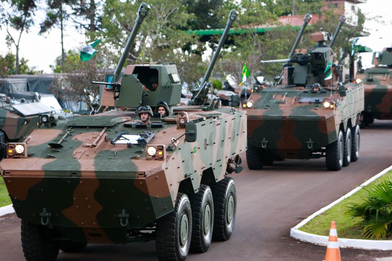 O blindado Guarani, primeiro da nova geração de couraçados médios sobre rodas feitos para o Exército, entrou nesta segunda-feira em operação. O primeiro lote de 13 unidades será entregue formalmente à Força, na 15ª Brigada de Infantaria Mecanizada de Cascavel | Cesar Machado / Vale Press