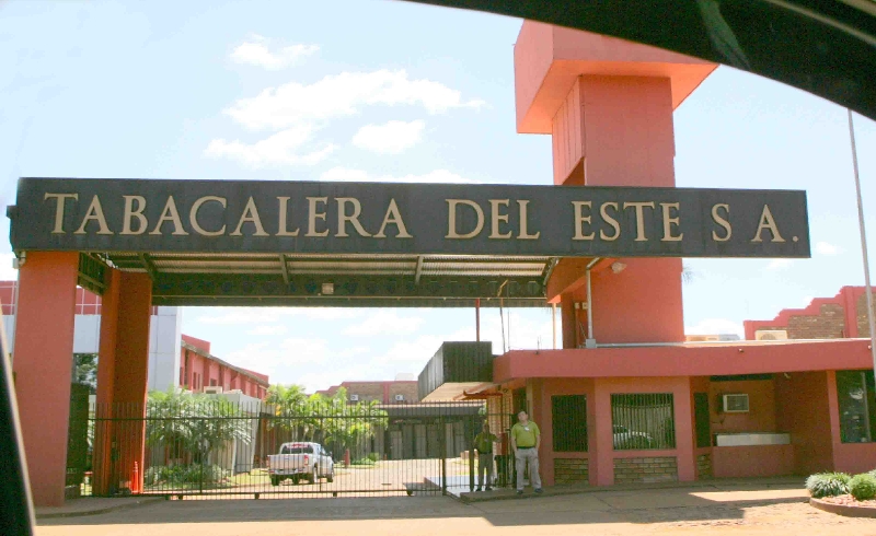 Fábrica do presidente do Paraguai responde por um terço do cigarro produzido no país | Christian Rizzi/ Gazeta do Povo