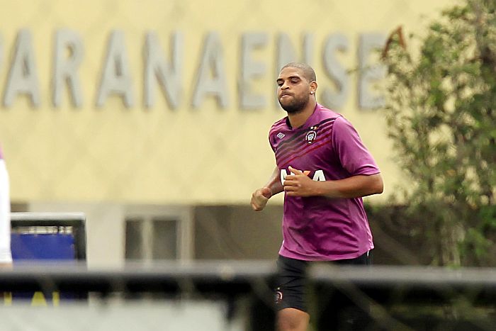 Adriano passou o Carnaval treinando o condicionamento físico no CT do Caju | Albari Rosa / Gazeta do Povo